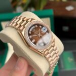 Đồng Hồ Rolex Day-Date Nam Đính Đá Mặt Chocolate EW Factory 36mm (1)