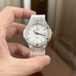 Đồng Hồ Hublot Classic Fusion Rep 11 Đính Đá Màu Trắng HBF 38mm