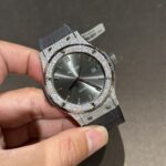 Đồng Hồ Hublot Độ Full Kim Cương Moissanite Màu Xám 42mm (1)