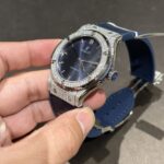 Đồng Hồ Hublot Độ Full Kim Cương Moissanite Màu Xanh Dương 42mm (2)