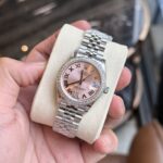 Đồng Hồ Rolex DateJust Nữ Đính Đá Mặt Số Màu Hồng EW 31mm (5)