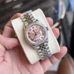 Đồng Hồ Rolex DateJust Nữ Đính Đá Mặt Số Màu Hồng EW 31mm (5)