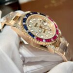 Đồng Hồ Rolex GMT-Master II 126755 SARU Replica 11 Bọc Vàng Độ Moissanite Sapphire 41mm (6)