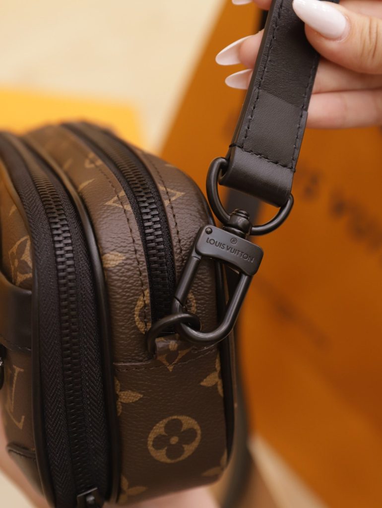Túi Đeo Chéo Louis Vuitton LV Wearable Wallet Màu Nâu 