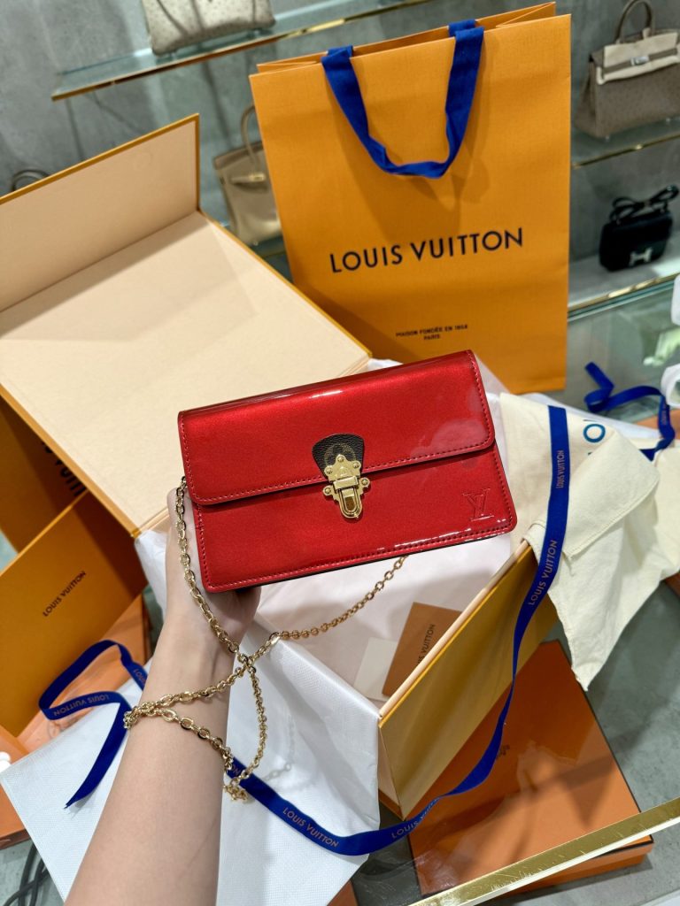Túi Xách Louis Vuitton Cherrywood Chain Wallet Patent Red Leather 19cm (5)