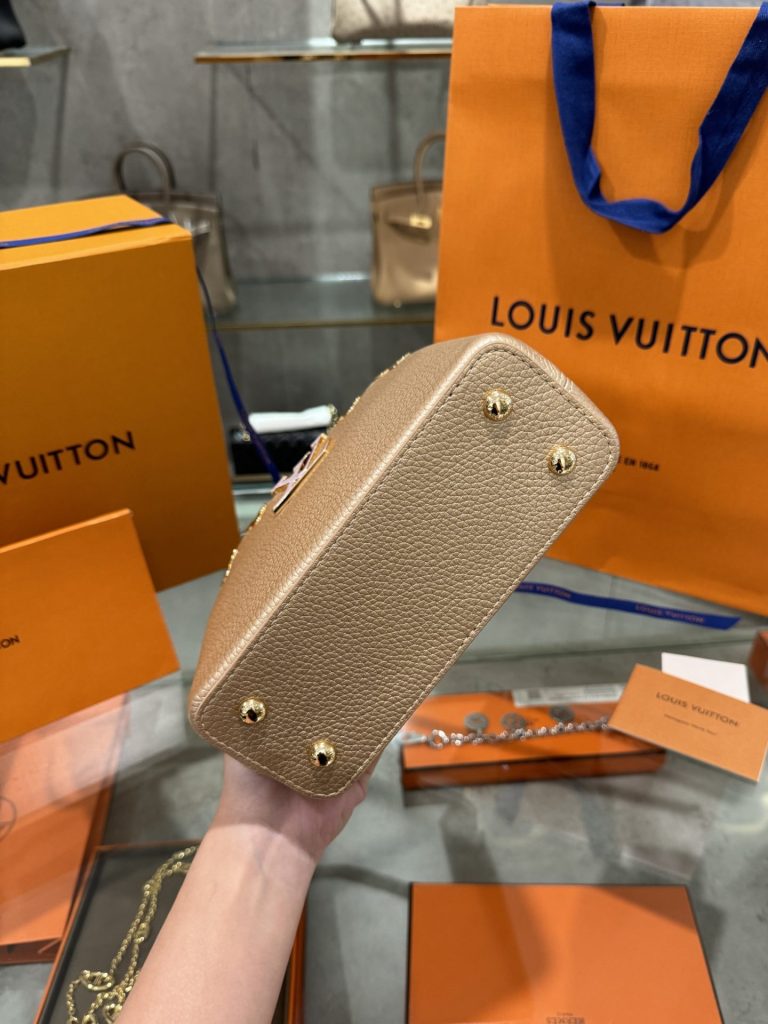 Túi Xách Louis Vuitton LV Capucines Màu Nhạt Siêu Cấp 21x14x8cm (1)
