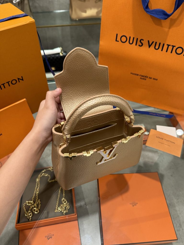 Túi Xách Louis Vuitton LV Capucines Màu Nhạt Siêu Cấp 21x14x8cm (1)