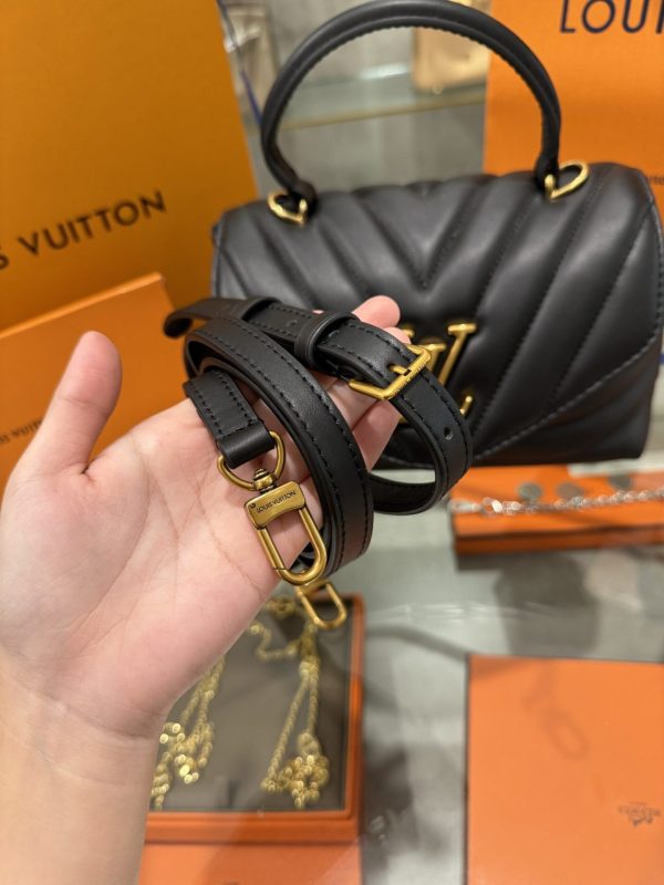 Túi Xách Louis Vuitton LV Hold Me Màu Đen Like Auth 23x15x10cm (5)