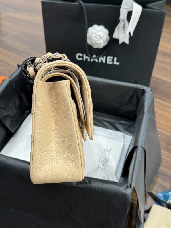 Túi Xách Nữ Chanel Classic Like Auth Màu Be Khoá Bạc 25cm (2)