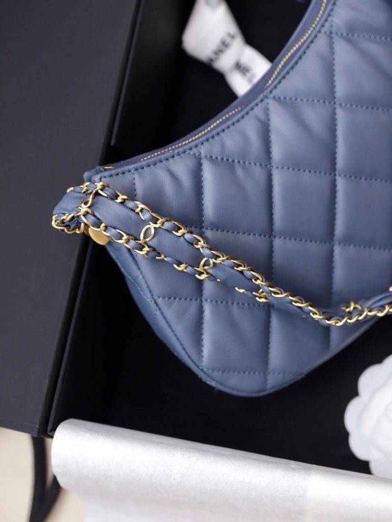 Túi Xách Chanel Hobo Nữ Màu Xanh Blue Khoá Vàng 23x13x5cm (2)