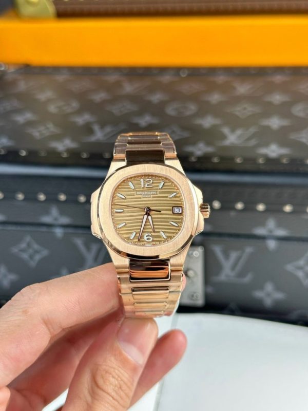 Đồng Hồ Patek Philippe Nữ Màu Vàng Hồng Máy Pin Nautilus 7010 32mm (7)