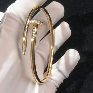 Vòng Tay Cartier Juste Un Clou Chế Tác Kim Cương Tự Nhiên Vàng 18K (2)