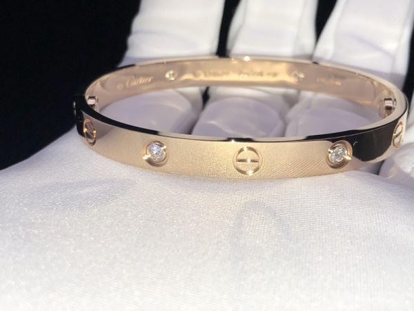 Vòng Tay Cartier Love Chế Tác Kim Cương Tự Nhiên Vàng Hồng 18K (2)