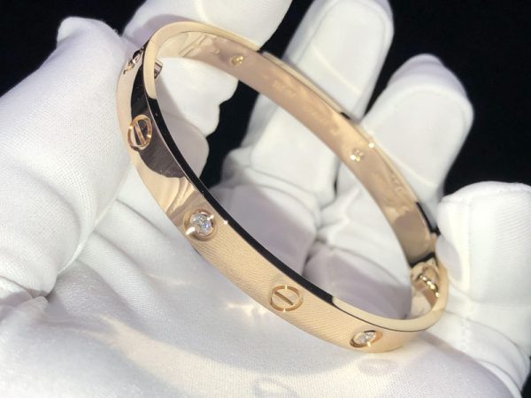 Vòng Tay Cartier Love Chế Tác Kim Cương Tự Nhiên Vàng Hồng 18K (2)