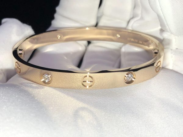 Vòng Tay Cartier Love Chế Tác Kim Cương Tự Nhiên Vàng Hồng 18K (2)