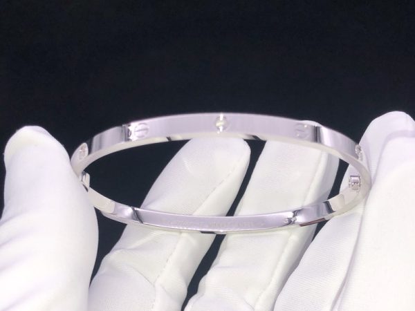 Vòng Tay Cartier Love Chế Tác Kim Cương Tự Nhiên Vàng Trắng 18K (2)