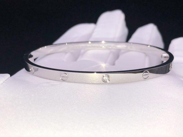 Vòng Tay Cartier Love Chế Tác Kim Cương Tự Nhiên Vàng Trắng 18K (2)