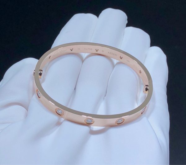 Vòng Tay Cartier Love Chế Tác Vàng Hồng 18K Đính Kim Cương (2)