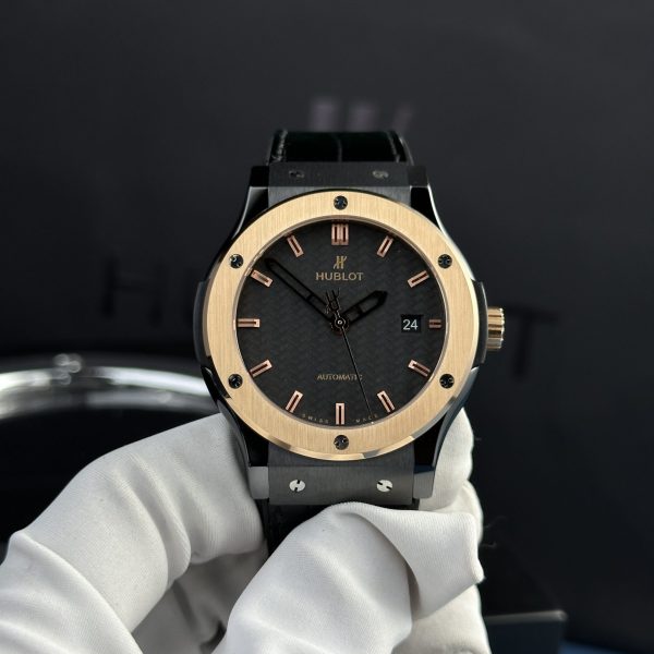 Đồng Hồ Hublot Tinh Chỉnh Classic Fusion Ceramic Demi Gold Mặt Carbon 42mm (1)