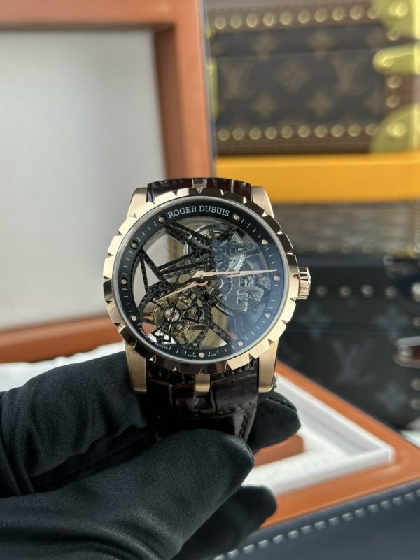 Đồng Hồ Roger Dubuis Replica 11 Excalibur Skeleton RDDBEX0393 BBR 42mm (14)