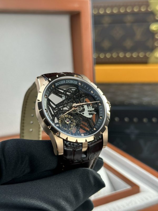 Đồng Hồ Roger Dubuis Replica 11 Excalibur Skeleton RDDBEX0393 BBR 42mm (14)