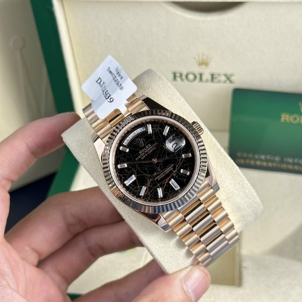 Đồng Hồ Rolex Day-Date 228235 Bọc Vàng 18K Mặt Nham Thạch 178 Gram 40mm (9)