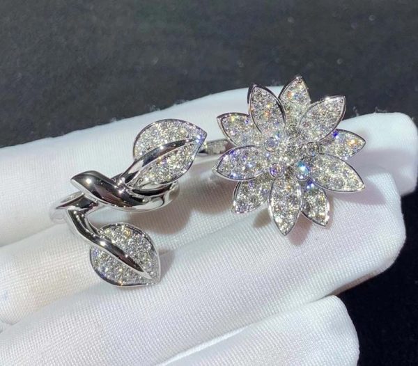 Nhẫn Van Cleef & Arpels Lotus Between the Finger Chế Tác Kim Cương Vàng Trắng 18K (2)