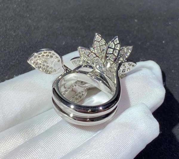 Nhẫn Van Cleef & Arpels Lotus Between the Finger Chế Tác Kim Cương Vàng Trắng 18K (2)