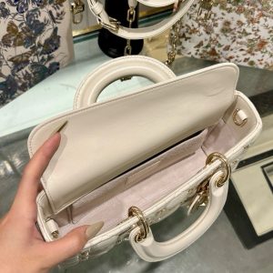 Túi Dior Micro Lady D-Joy Like Auth Màu Trắng Hoạ Tiết Ông Mặt Trời 26x13 (2)