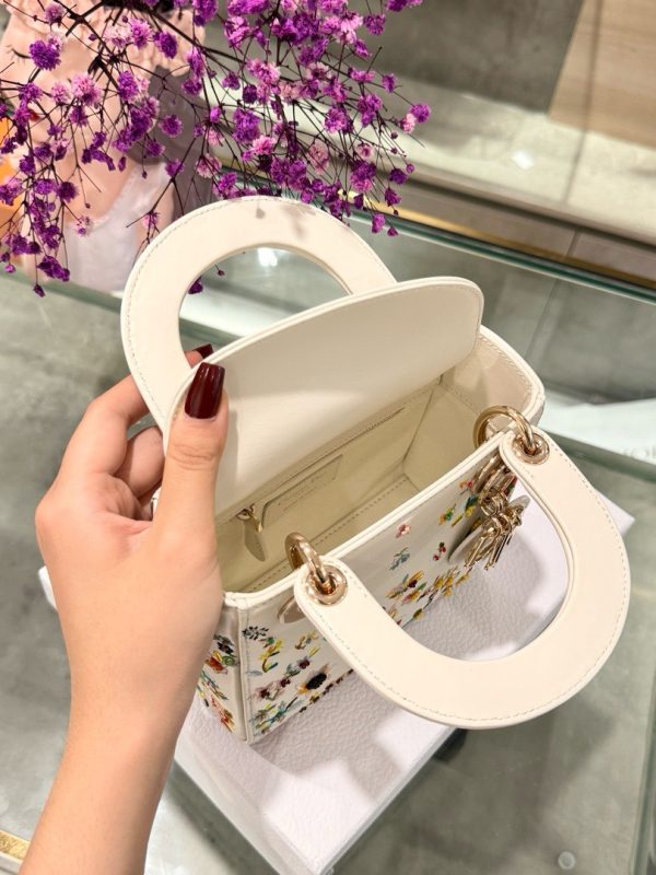 Túi Xách Dior Lady Siêu Cấp Nữ Hoạ Tiết Thêu Hoa 17cm (2)