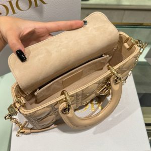 Túi Xách Hàng Hiệu Dior Lady D-Joy Nữ Màu Be Khoá Mạ Vàng 22cm (2)