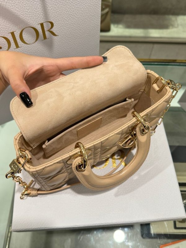 Túi Xách Hàng Hiệu Dior Lady D-Joy Nữ Màu Be Khoá Mạ Vàng 22cm (2)