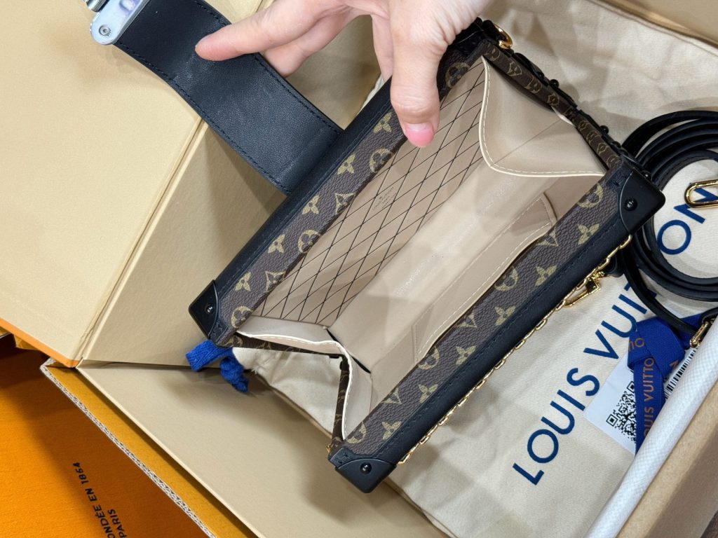 Túi Xách Louis Vuitton Petile Malle Siêu Cấp Nữ Dạng Hộp 20x12x5cm (2)