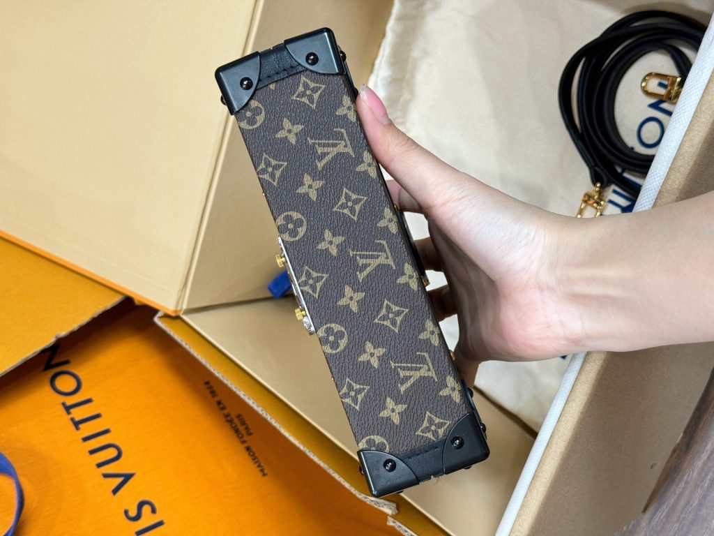 Túi Xách Louis Vuitton Petile Malle Siêu Cấp Nữ Dạng Hộp 20x12x5cm (2)