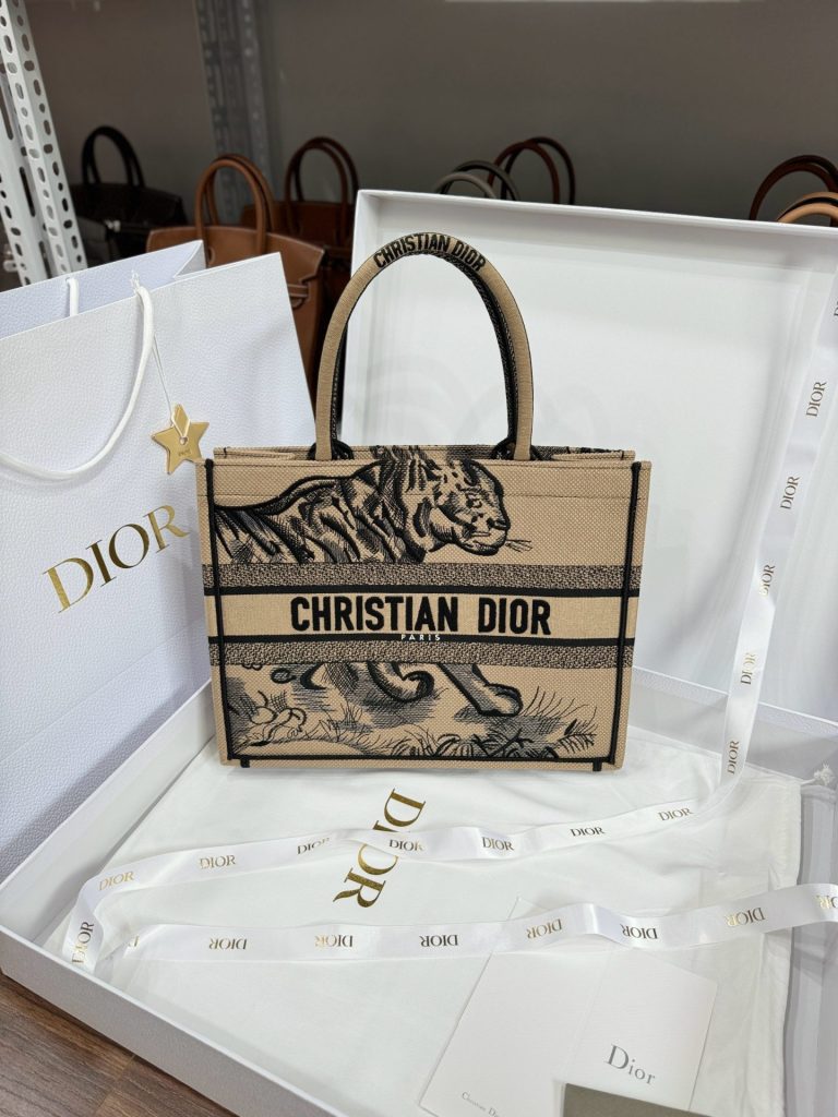 Túi Xách Nữ Dior Book Tote Siêu Cấp Hoạ Tiết Hổ Vằn 36cm (2)