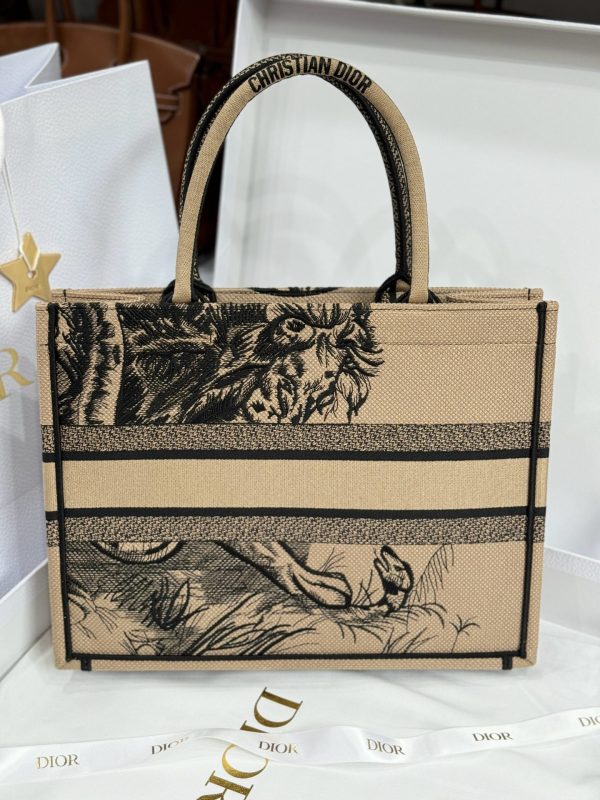 Túi Xách Nữ Dior Book Tote Siêu Cấp Hoạ Tiết Hổ Vằn 36cm (2)