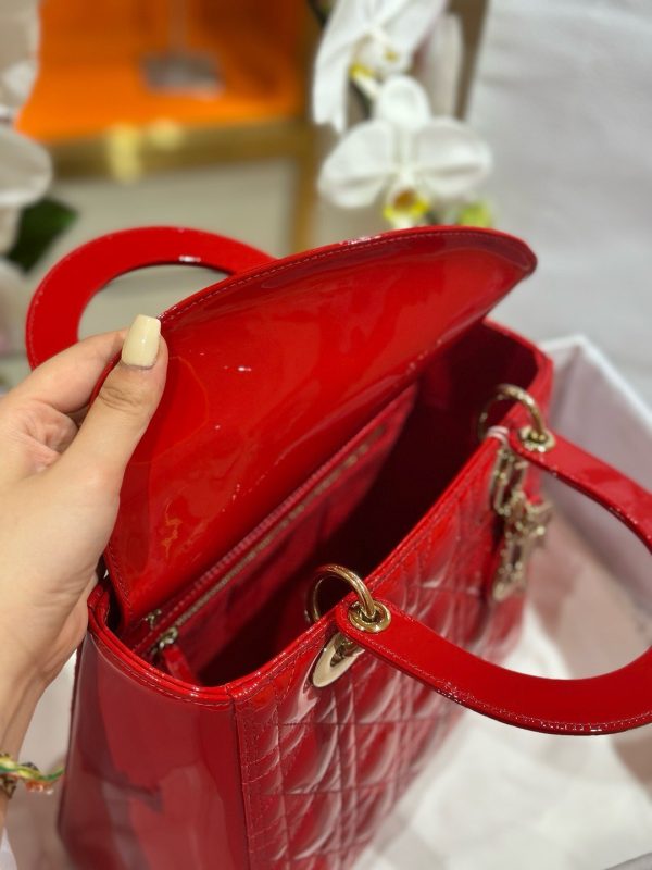 Túi Xách Nữ Dior Lady Da Cừu Màu Đỏ Bóng Rep 11 Cao Cấp 24cm (2)