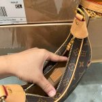 Túi Xách Nữ Louis Vuitton LV Loop Họa Tiết Monogram Siêu Cấp 23x13x6cm (1)