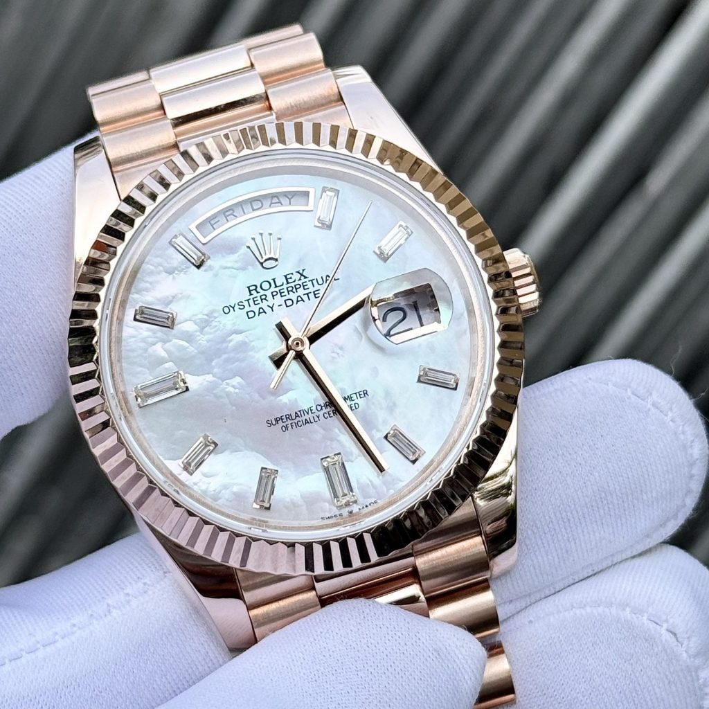 Đồng Hồ Rolex Chế Tác Bọc Vàng Hồng Mặt Xà Cừ Moissanite Day-Date GM Factory 40mm