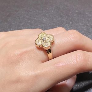 Nhẫn Van Cleef & Arpels Vintage Alhambra Chế Tác Kim Cương Thiên Nhiên Vàng 18K (2)