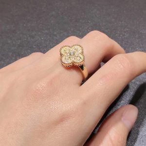 Nhẫn Van Cleef & Arpels Vintage Alhambra Chế Tác Kim Cương Thiên Nhiên Vàng 18K (2)