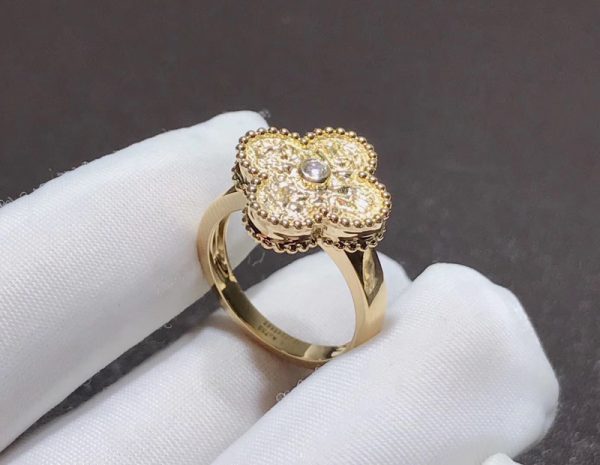 Nhẫn Van Cleef & Arpels Vintage Alhambra Chế Tác Kim Cương Thiên Nhiên Vàng 18K (2)