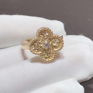 Nhẫn Van Cleef & Arpels Vintage Alhambra Chế Tác Kim Cương Thiên Nhiên Vàng 18K (2)