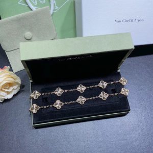 Vòng Tay Chế Tác Vàng 18K Van Cleef & Arpels Vintage Alhambra 5 Hoạ Tiết (2)