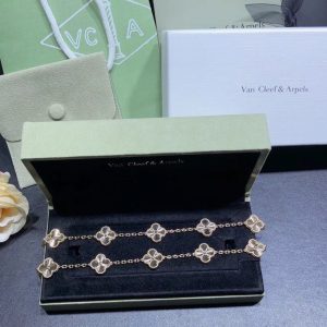 Vòng Tay Chế Tác Vàng 18K Van Cleef & Arpels Vintage Alhambra 5 Hoạ Tiết (2)