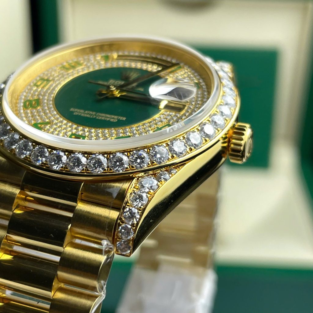 Đồng Hồ Rolex Day-Date Chế Tác Bọc Vàng Đính Kim Cương Moissanite Trọng Lượng 173 Gram 40mm (2)