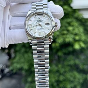 Đồng Hồ Rolex Day-Date Chế Tác Mặt Xà Cừ Cọc Số Đính Kim Cương Moissanite Baguetee 40mm (2)