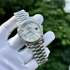 Đồng Hồ Rolex Day-Date Chế Tác Mặt Xà Cừ Cọc Số Đính Kim Cương Moissanite Baguetee 40mm (2)