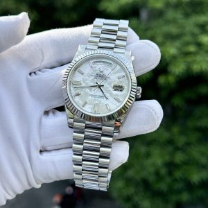 Đồng Hồ Rolex Day-Date Chế Tác Mặt Xà Cừ Cọc Số Đính Kim Cương Moissanite Baguetee 40mm (2)