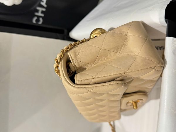 Túi Xách Chanel Classic Chuông Like Auth Màu Be Khoá Vàng 20cm (2)